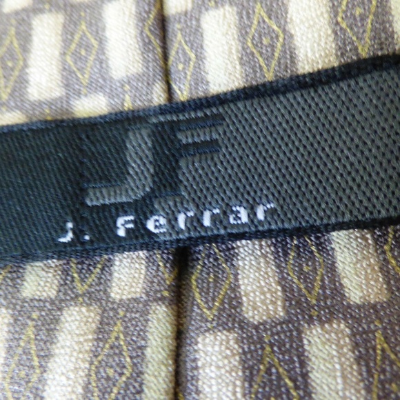 J. Ferrar 100% silk Necktie Tie Geometric pattern gray beige 60"L - Picture 6 of 8